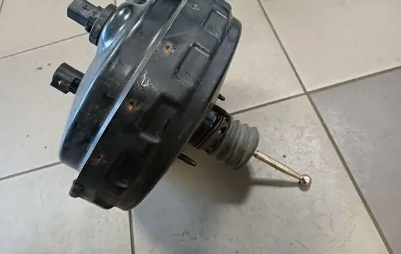 Volkswagen Touareg I Brake booster 7L6612101A
