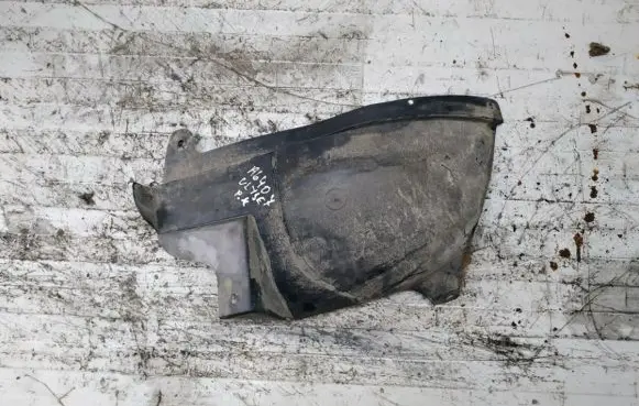 Front wheel arch liner splash guards