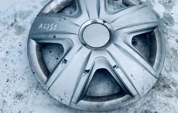 Mitsubishi Carisma R14 wheel hub/cap/trim 