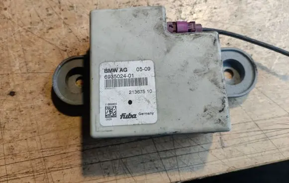 BMW 5 E60 E61 Antenna control unit 693502401