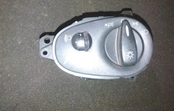 Ford Focus Light switch 4986104