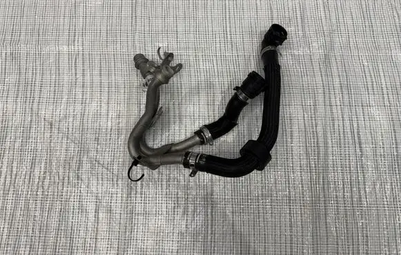 Engine coolant pipe/hose
