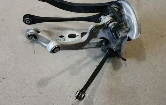 Rear wheel hub