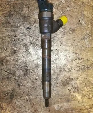 Renault Trafic III (X82) Fuel injector 0445110546