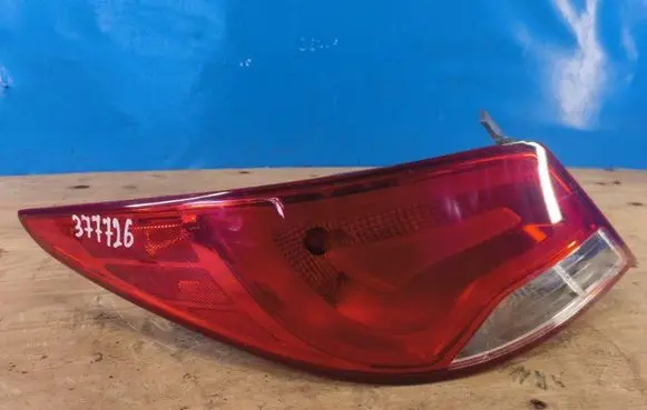 Hyundai Accent V Boot/trunk interior light 924011R610
