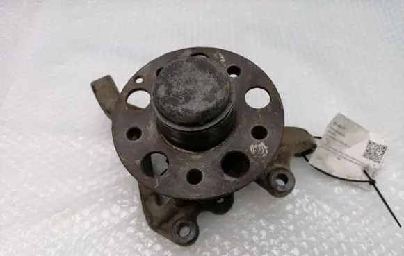 Mercedes-Benz C W203 Front wheel hub 