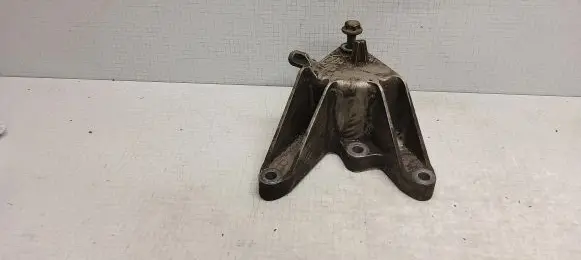 Opel Insignia A Engine mounting bracket 13228289