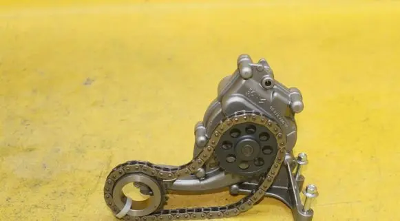 Peugeot 208 I Oil pump 
