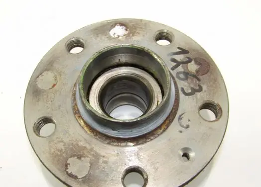 Volkswagen Caddy Rear wheel hub