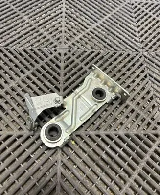 Mercedes-Benz GLC X253 C253 Engine mounting bracket A2740940141