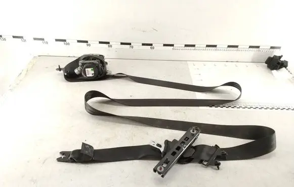 Volvo V60 Front seatbelt 39818843 624085000 16102014