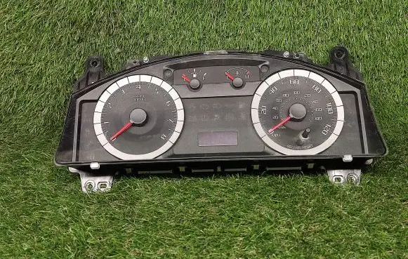 Ford Escape Speedometer (instrument cluster) 8L8T10849FB