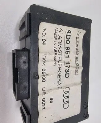 Audi A8 S8 D2 4D Alarm control unit/module 4D0951173D