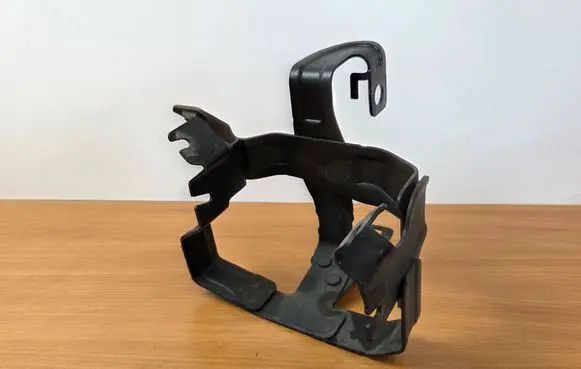 Volvo XC60 Power steering pump mounting bracket 31280634 A0022421 C6S4B