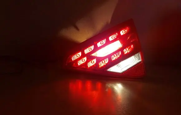 Audi A5 8T 8F Tailgate rear/tail lights 8T0945094A