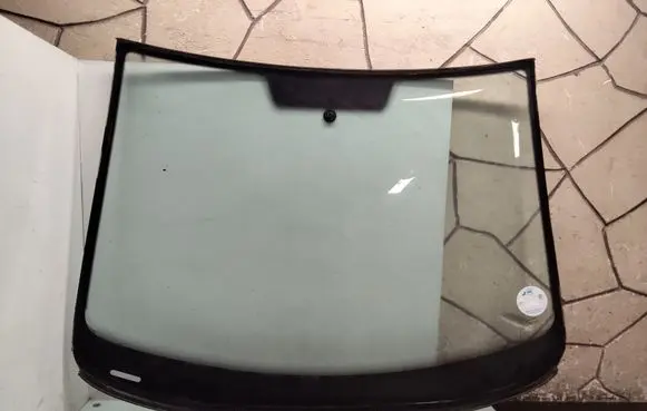 Volkswagen Golf Plus Front windscreen/windshield window 