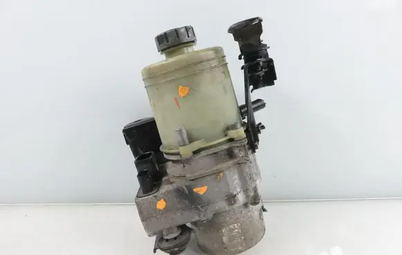 Skoda Fabia Mk1 (6Y) Power steering pump 6Q0423371A 6Q0423155AH
