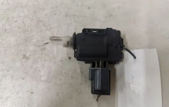 Ford C-MAX I Fuel tank cap lock FOMOCO000