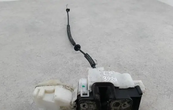 Alfa Romeo 159 Front door lock 