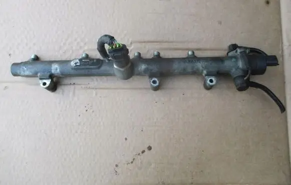 KIA Carens I Fuel main line pipe 0445214075