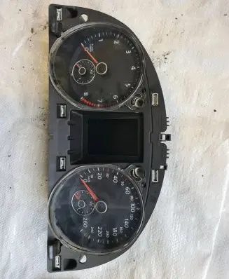 Volkswagen PASSAT B6 Speedometer (instrument cluster) 3C0920872H