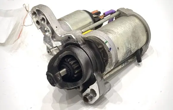Dacia Sandero Starter motor 233008820R