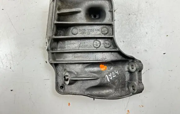 BMW 3 E92 E93 A/C compressor mount bracket 7556836