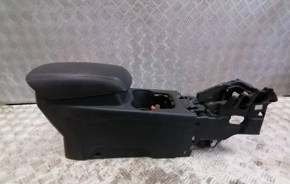 Ford Focus Center console 