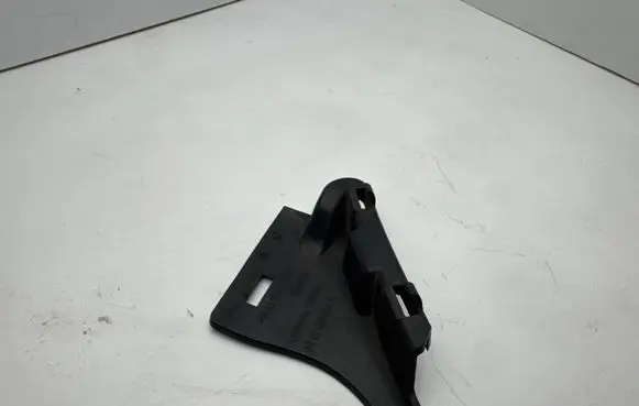 Mercedes-Benz E W212 Front bumper corner part panel trim A2128851024 R0W003