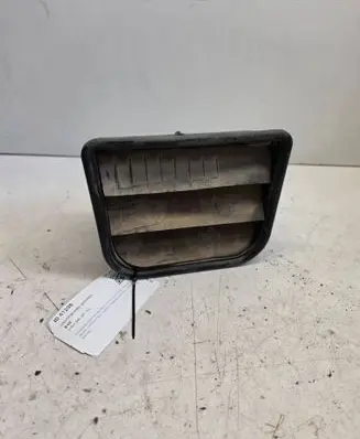 Volvo S80 Quarter panel pressure vent 9166092