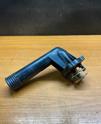 BMW 3 E36 Thermostat housing 
