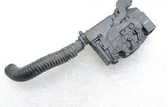 Nissan Qashqai ABS module connector plug