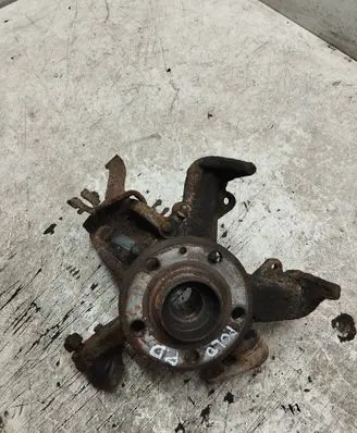Volkswagen Polo IV 9N3 Front wheel hub spindle knuckle