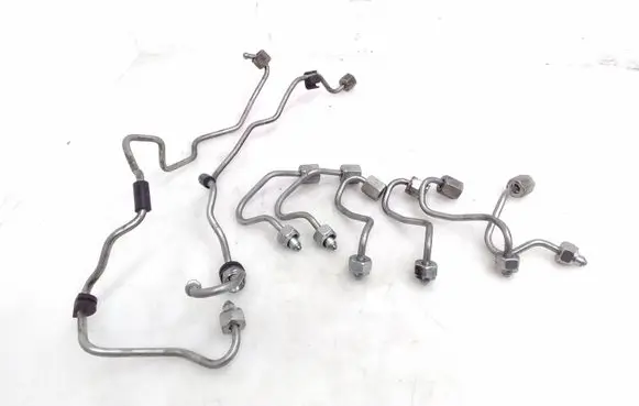 BMW X5 F15 Fuel injector supply line/pipe 
