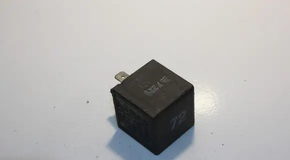 Volkswagen PASSAT B5 Other relay 191955529