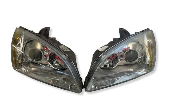 Ford Focus Headlight/headlamp 1011102A