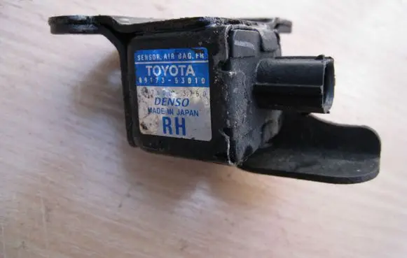 Lexus IS 200-300 Airbag deployment crash/impact sensor 8917353010