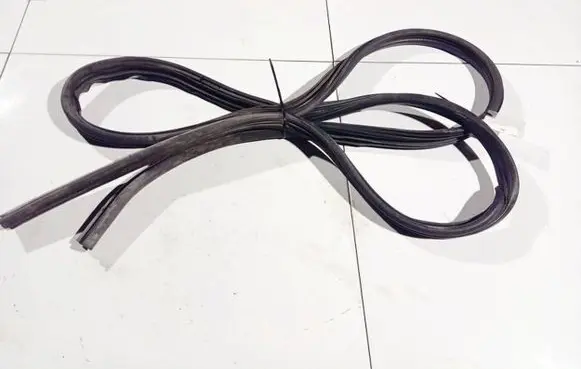 Fiat Doblo Rubber seal front coupe door 