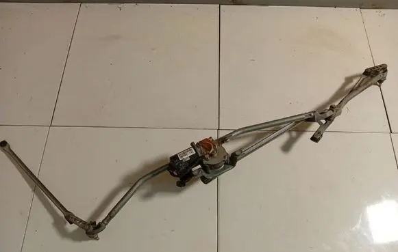 Opel Zafira A Front wiper linkage and motor 