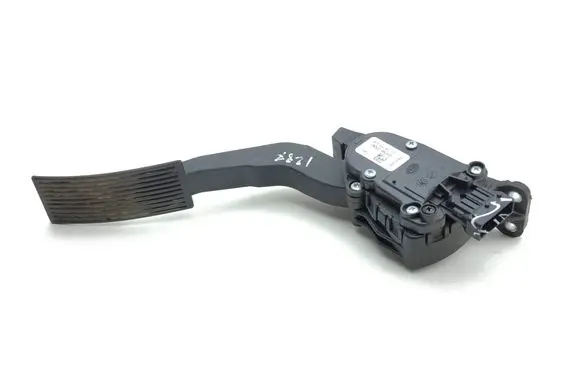 Nissan Navara D23 Accelerator throttle pedal 6PV93390113 180024KJ0A