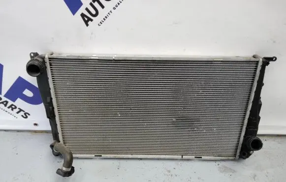 BMW X1 E84 Coolant radiator 760759604 5520040-36842013 9422943