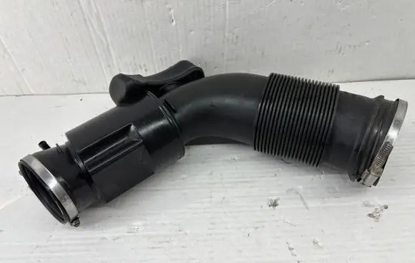 Porsche Cayenne (92A) Air intake hose/pipe 7P0129684B