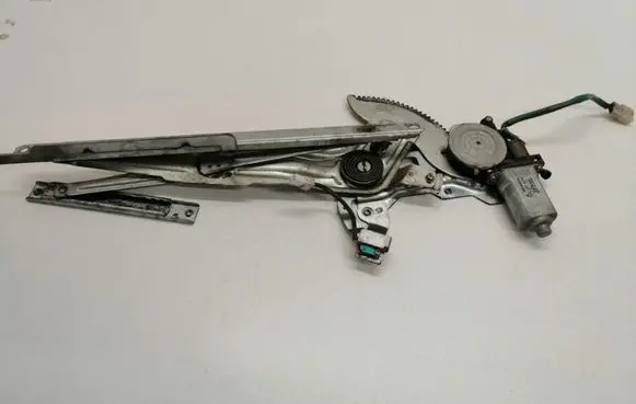 Mitsubishi Pajero Sport I Front door window regulator with motor MR144596 0621006526