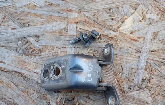 Renault Koleos I Front door upper hinge