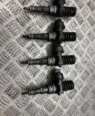Skoda Octavia Mk1 (1U) Fuel injectors set 038130073AG