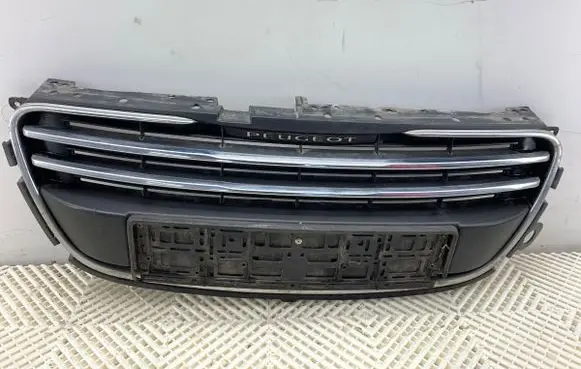 Peugeot 508 Front grill 