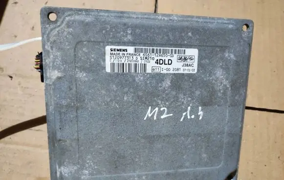 Mazda 2 Engine control unit/module 6S6112A650GD