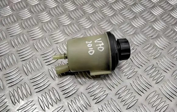 Volvo V70 Power steering fluid tank/reservoir 31302576