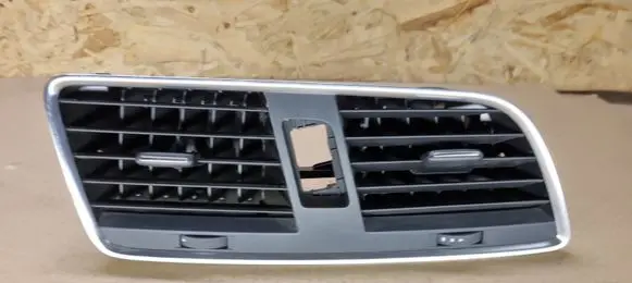 Audi Q3 8U Dash center air vent grill 8U1820951B