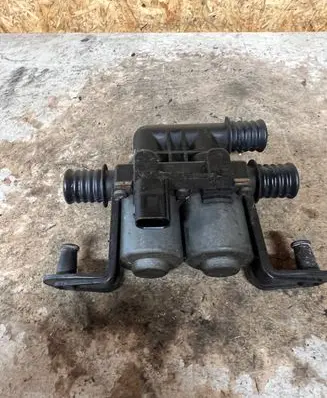 BMW 7 E65 E66 Coolant heater control valve 6906652